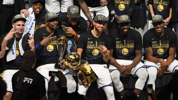 golden-state-warriors-nba-finals-team-shot.jpg